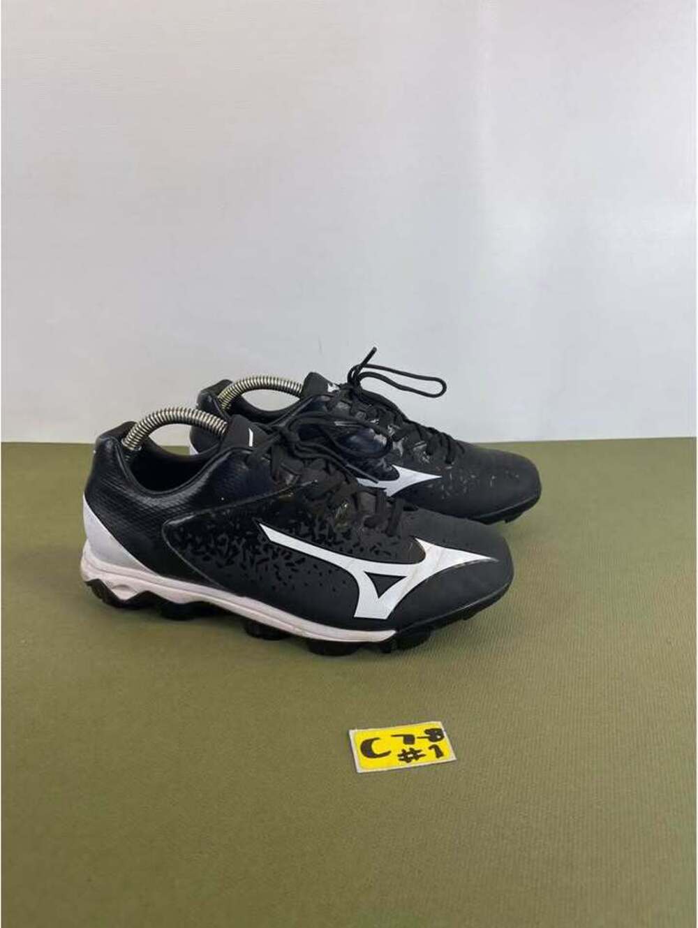 Mizuno Dominant Youth Molded Baseball Cleats Black White Size 7 US